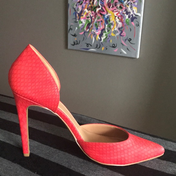 Red Express Heels - Picture 9 of 11